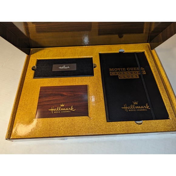 Hallmark Movie & Mysteries Movie Cues & Crossword Game Mint - Picture 2 of 10